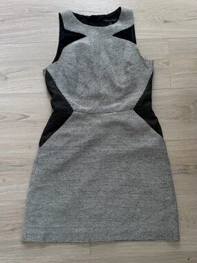 Banana Republic Sleeveless Black & White Textured Sheath Dress